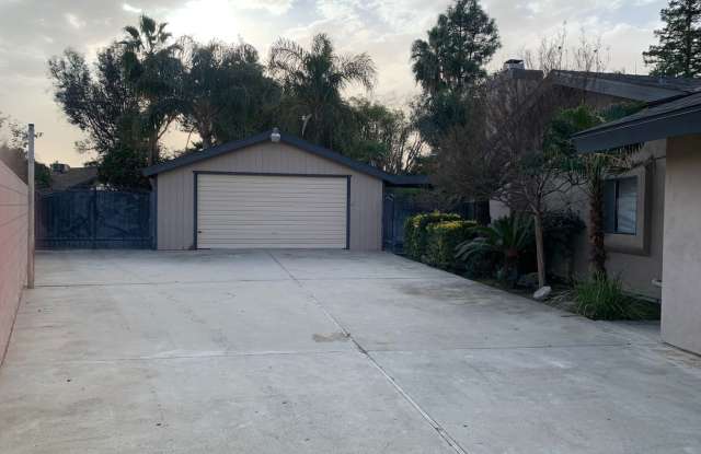 NW Bakersfield home with a pool! photos photos