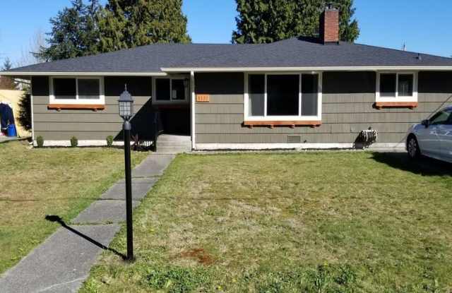 8131 Xavier Way - 8131 Xavier Way, Everett, WA 98203