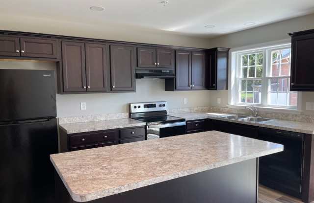 Beautiful Townhome for Rent in Lancaster City-Manheim Township School District!! Discounted Move-in Special! - 245 McCaskey Avenue, Lancaster County, PA 17602