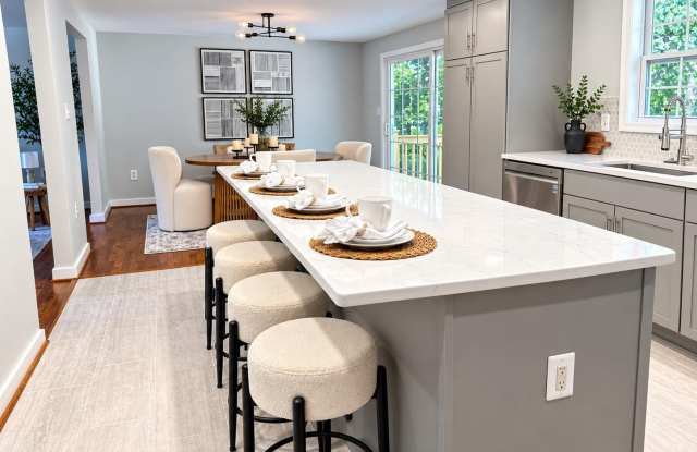 2283 DOSINIA Court Gallery 4