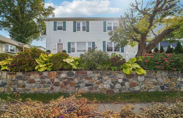 106 Lincoln Avenue E photos photos