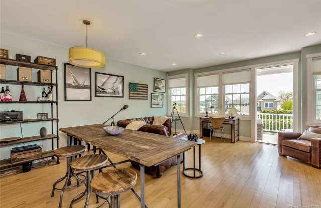 20 Canoe Place Road Gallery 3
