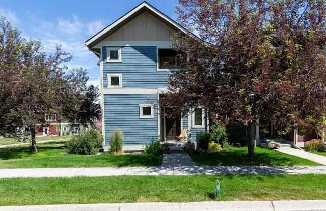 Bright  stylish end-unit 2 Bedroom 1.5 Bath condo in Bozeman photos photos
