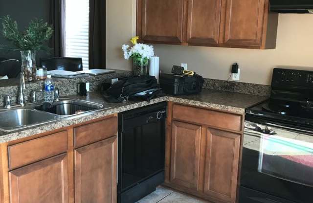 2 Bedroom 2.5 Bathrooms Luxury Townhome in Oak Creek photos photos