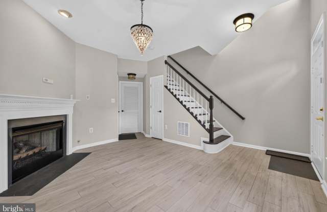 932 HARRISON CIR Gallery 3