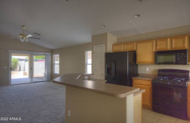 8463 W MONONA Lane Gallery 4