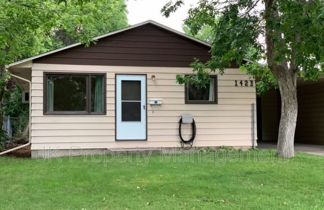 1423 18th Ave S - 1423 18th Avenue South, Great Falls, MT 59405
