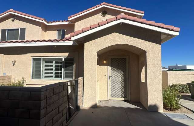 Townhouse in gated community near A.V. College with community Pool and Spa - 43487 30th Street West, Lancaster, CA 93536