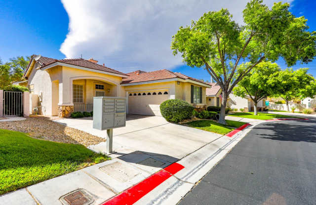 Beautiful One Story 2 Bedroom Townhome With 2 Car Attached Garage photos photos