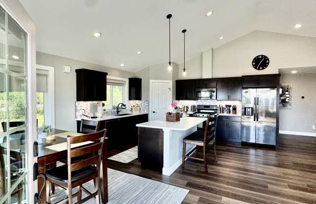 1170 Eric Ln - 1170 Eric Lane, Homer, AK 99603