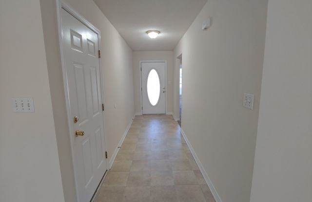 Recently remodeled 3BR/2BA with fenced yard Gallery 3