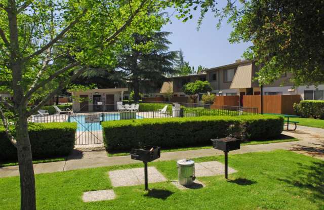 Howe Manor East photos photos