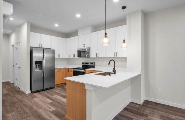 New Luxury 3 Bedroom Townhome in North Lynnwood! Gallery 4