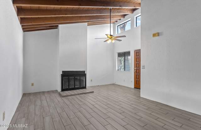 3132 E Presidio Road Gallery 2