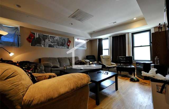 HUge 5 bed in allston Gallery 4