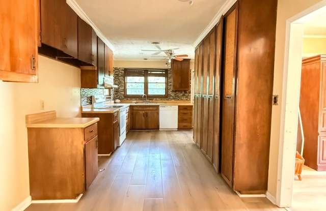 4 Bed / 2 Bath Spacious Home – Perfect for Families or Roommates photos photos