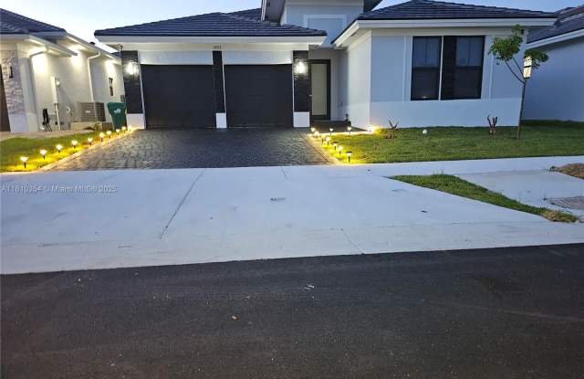 14573 SW 23rd Ter photos photos