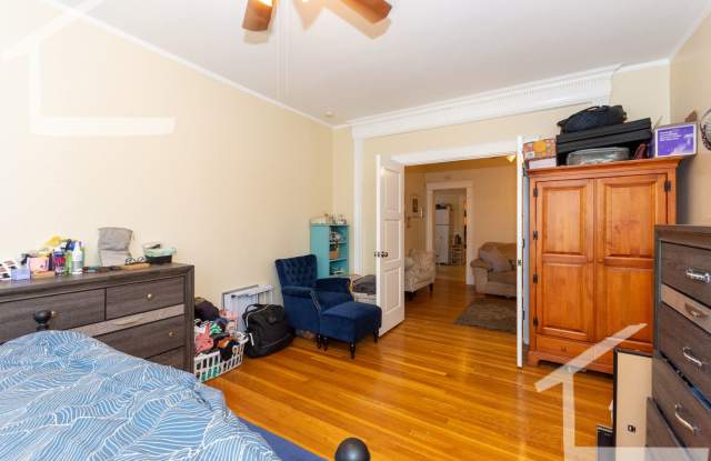 Very spacious 3 bed in Brookline... photos photos Very spacious 3 bed in Brookline... photos photos