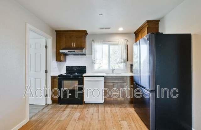 565 Fourth Avenue - 565 Fourth Avenue, North Fair Oaks, CA 94063