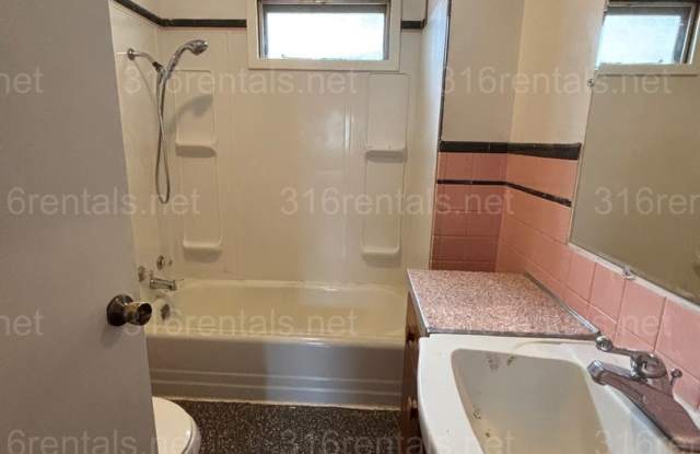 Two bedroom one bath house available now Gallery 4