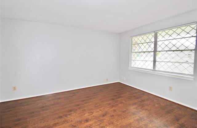 12329 Hillcroft Street Gallery 3