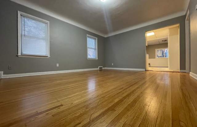 Beautiful 6 Bedroom 2 bath House in West St. Paul! - 44 Belvidere Street West, St. Paul, MN 55107