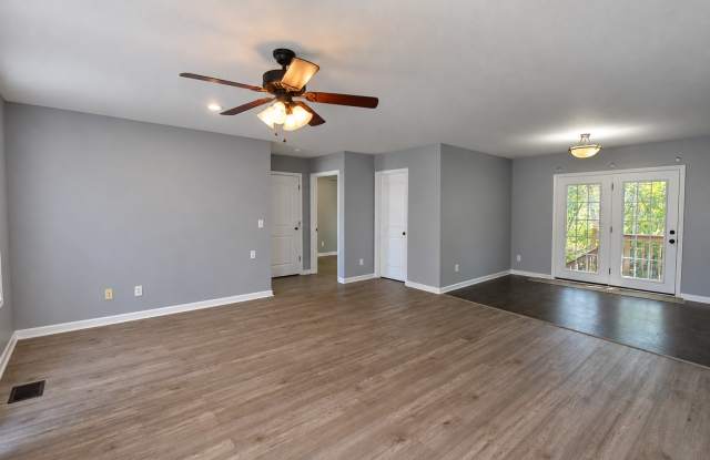 Pet-Friendly 3-Bedroom Home with Garage, Private Backyard Setting & Included Laundry Gallery 4