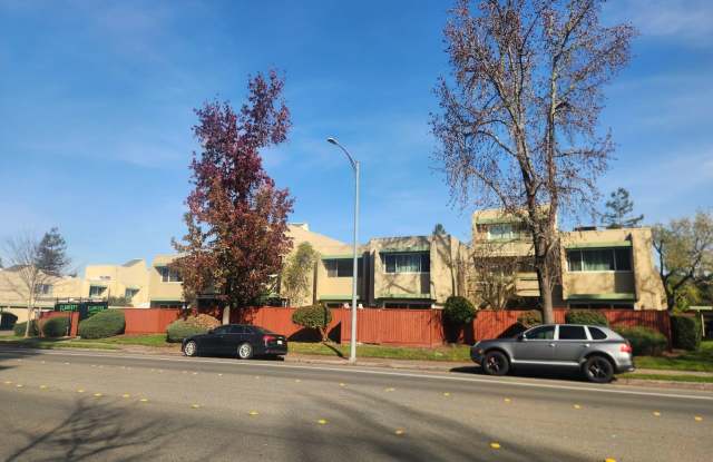 Nice and Bright lots of light charming two story townhouse in beautiful Bennett Valley photos photos