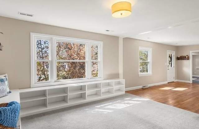 3 bedroom-2bath off Battleground Ave Gallery 1