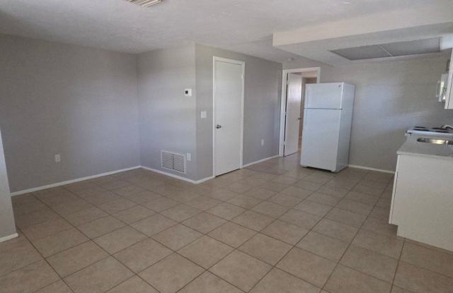 Move‑in‑ready 1 bedroom, 1 bathroom residence located in the heart of Nokomis. Gallery 3