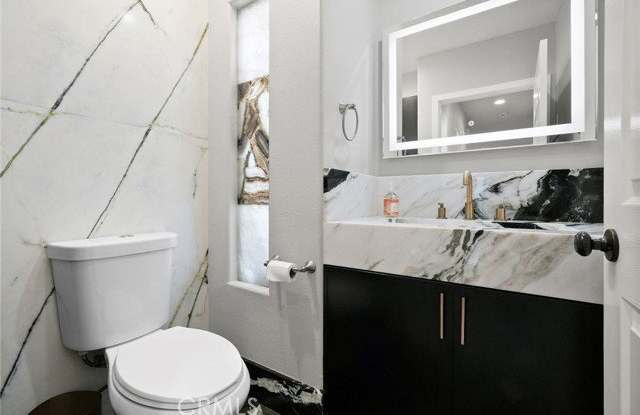 18328 Keswick Street Gallery 3