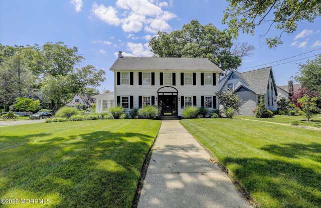 570 N Edgemere Drive Gallery 1