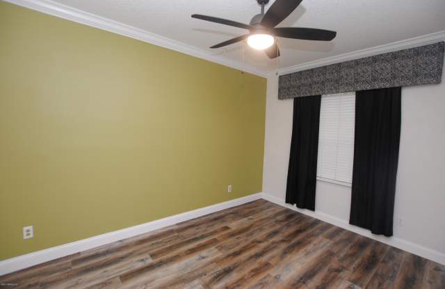 611 WAKEVIEW DR Gallery 3