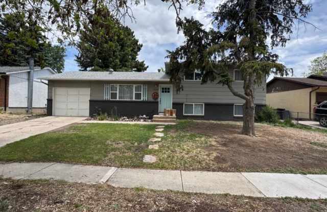 Stylish Tri-Level with Bonus Living Space and Huge Backyard! photos photos Stylish Tri-Level with Bonus Living Space and Huge Backyard! photos photos
