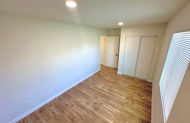 Hazard Ave. 1412 1/2 Gallery 4