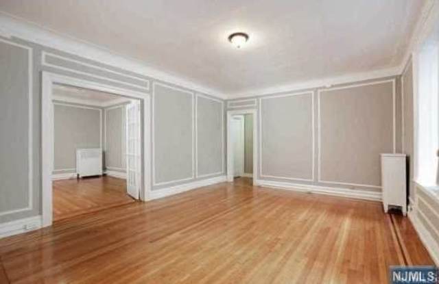 250 Broad Avenue Gallery 3