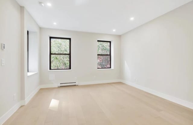 239 East 33rd Street Gallery 3