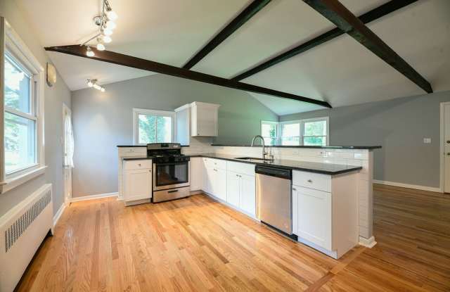 95 Riverside Drive Hamden, CT 06518 Gallery 3