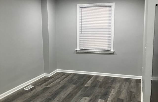 Beautifully Updated 2-Bedroom Home with Central A/C & Off-Street Parking – Baltimore, MD Gallery 4