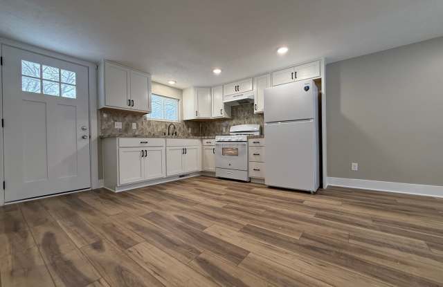 Like New! - 1 Bedroom Home in Muskegon photos photos