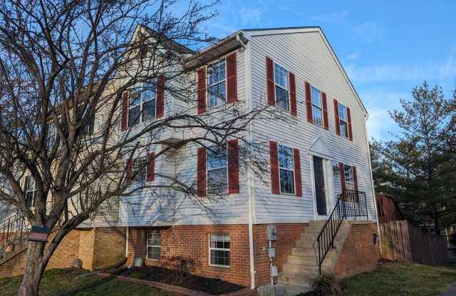 Beautifully maintained END UNIT townhouse in Robin meadows ready for your family to call home by mid April! photos photos