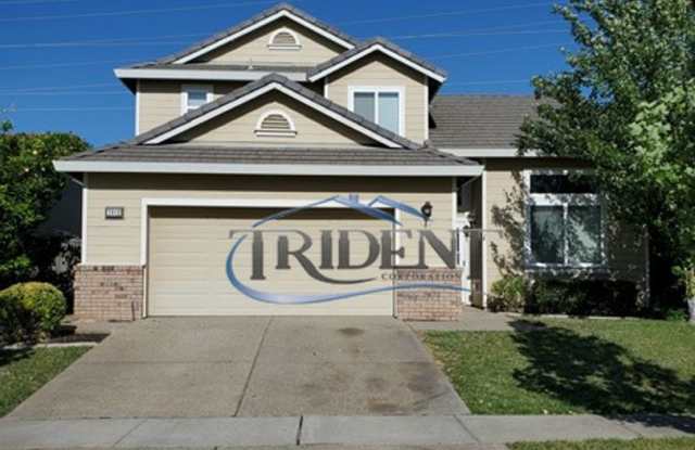 Large 4 bedroom, 3 bath house Gallery 1