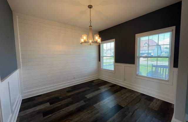 Great 2 story home in Sango! Gallery 4