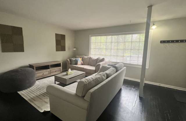 775-777 N Smith Rd - 2 photos photos 775-777 N Smith Rd - 2 photos photos