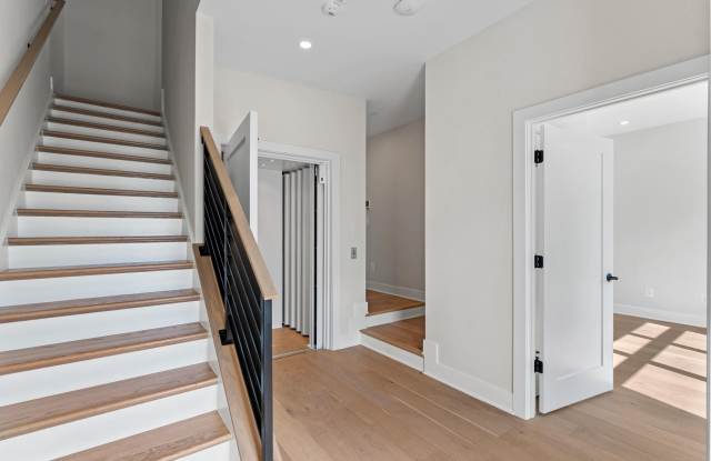 2015 TYSONS RIDGELINE Road Gallery 2