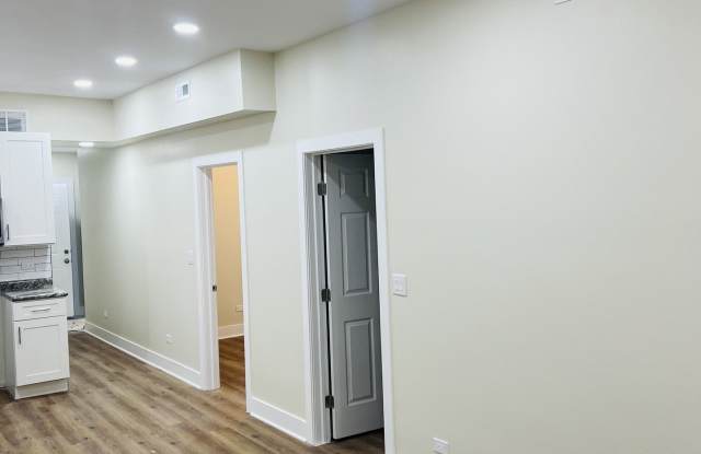 8447 S Escanaba Avenue Gallery 4