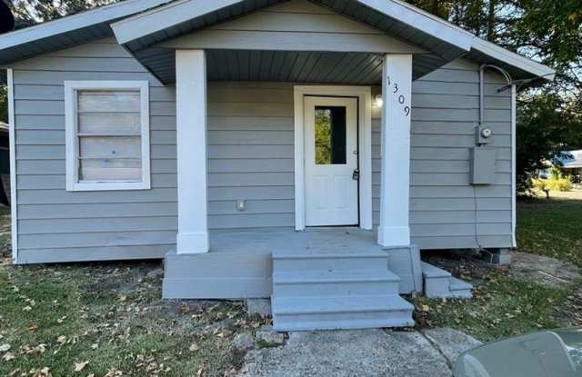 1309 Roberts Gallery 3