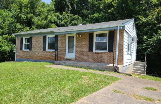 1307 Roundabout Rd - 1307 Roundabout Road, Martinsville, VA 24112