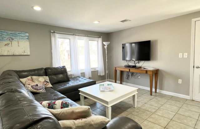 112 Kerr Avenue Gallery 2