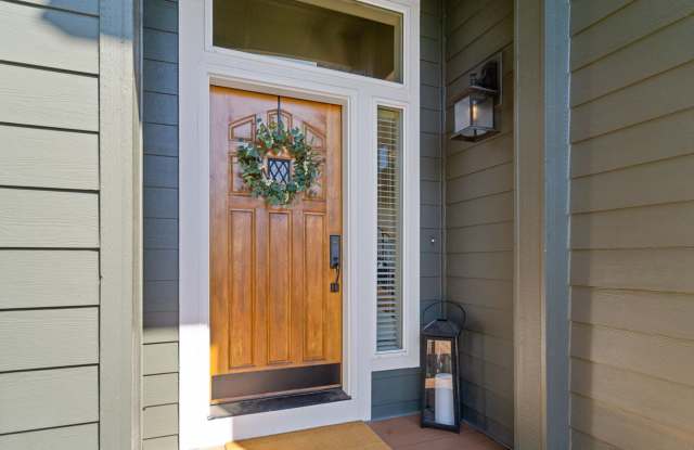 Wonderful, bright 4-bdrm/2.5-bath home. Lovely garden, deck views, great location Gallery 4